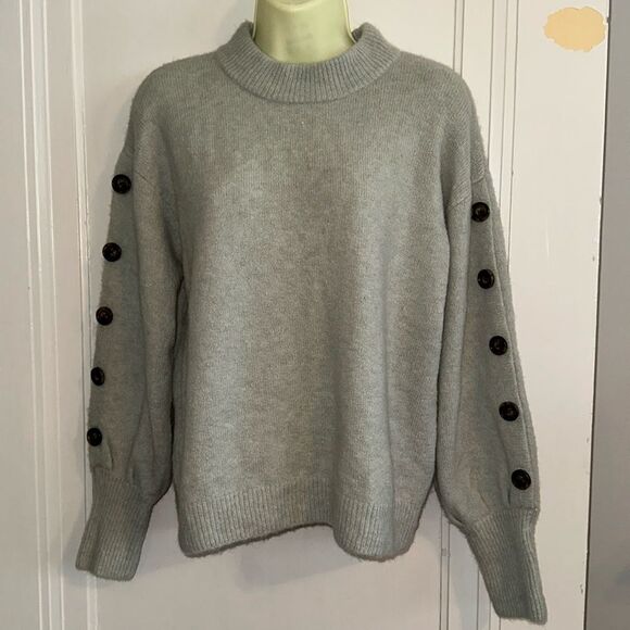 Who What Wear light green long sleeve sweater with button detail down sleeves - Picture 1 of 9